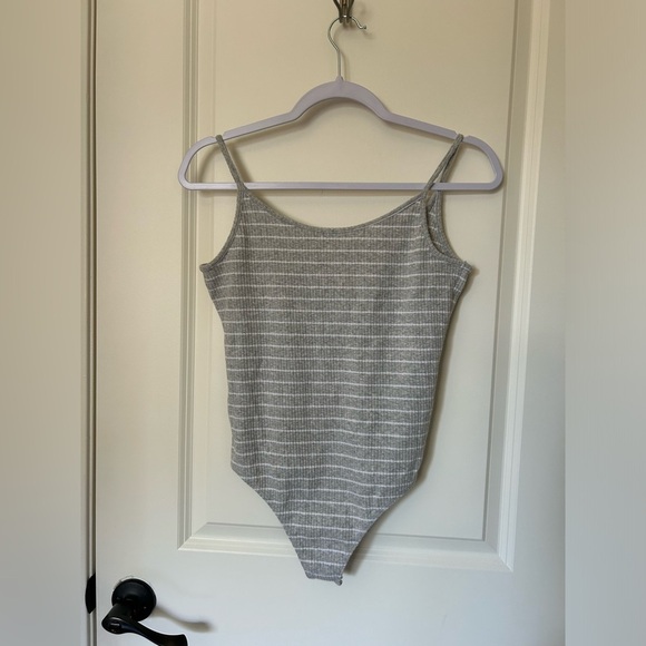 NWOT Express Women's Gray and White Striped Bodysuit Size M - Picture 3 of 10